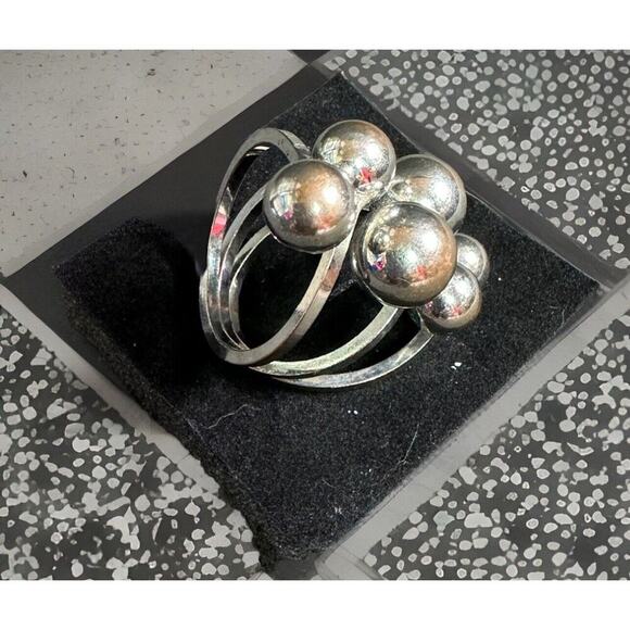 -RING Size 9 Ball Stainless Steel. In Pics It’s Reflecting Dif Colors Around It. - Picture 1 of 6